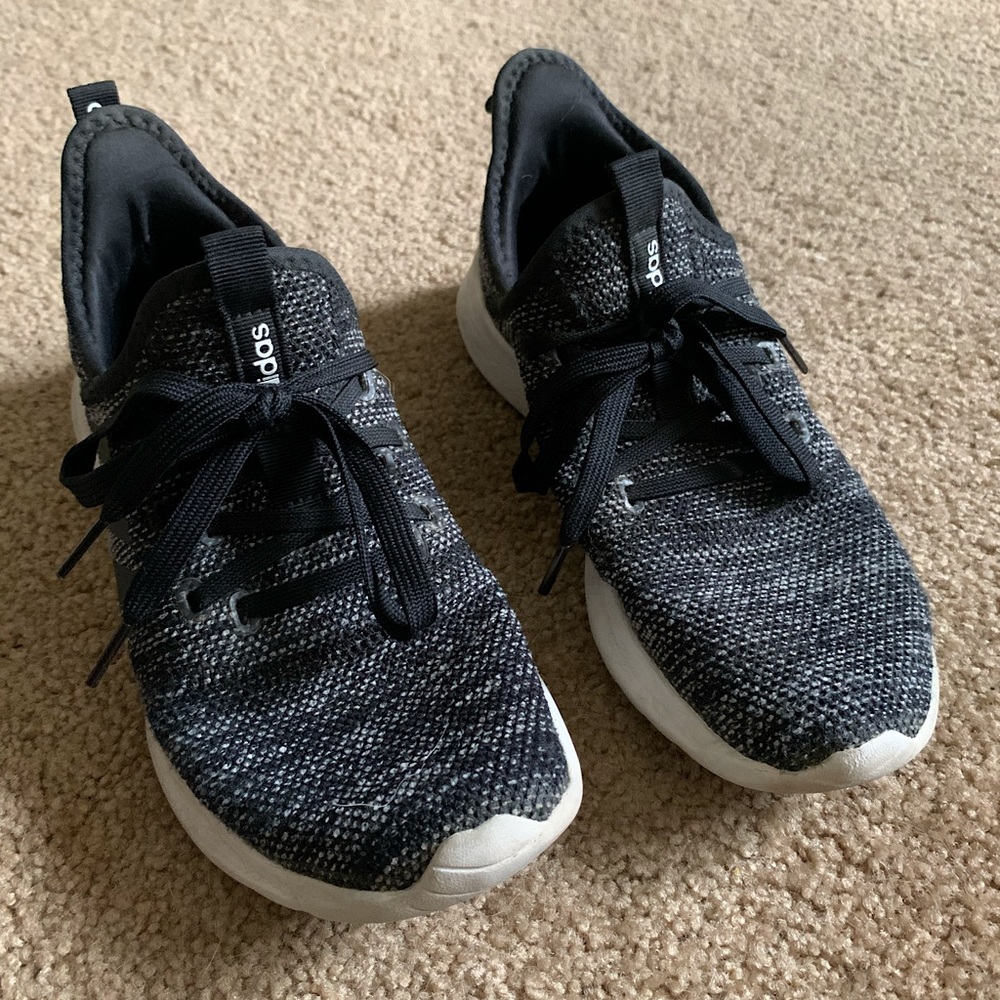 Women’s Adidas Cloudfoam Athletic Shoe - Size 6.5